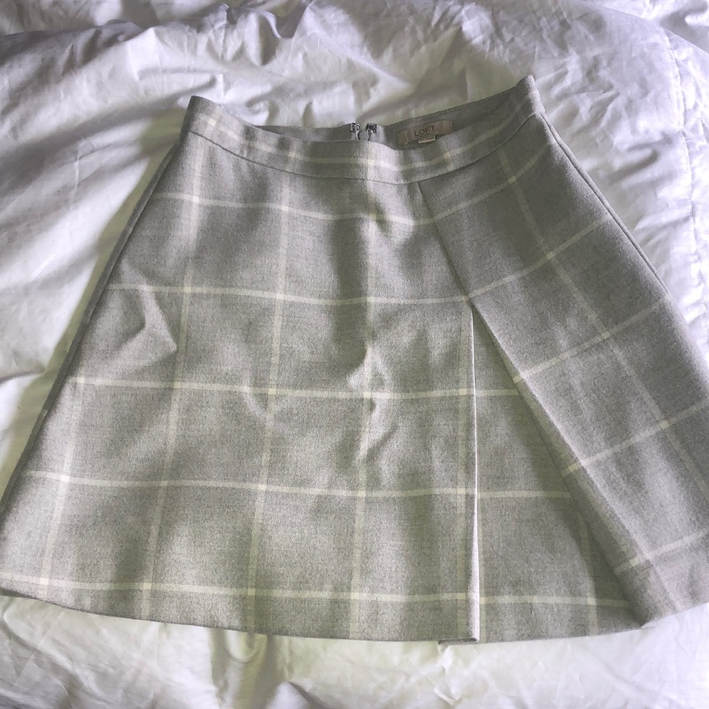 0 Petite Ann Taylor Loft skirt. Gray & white windowpane pattern. Lightly used!